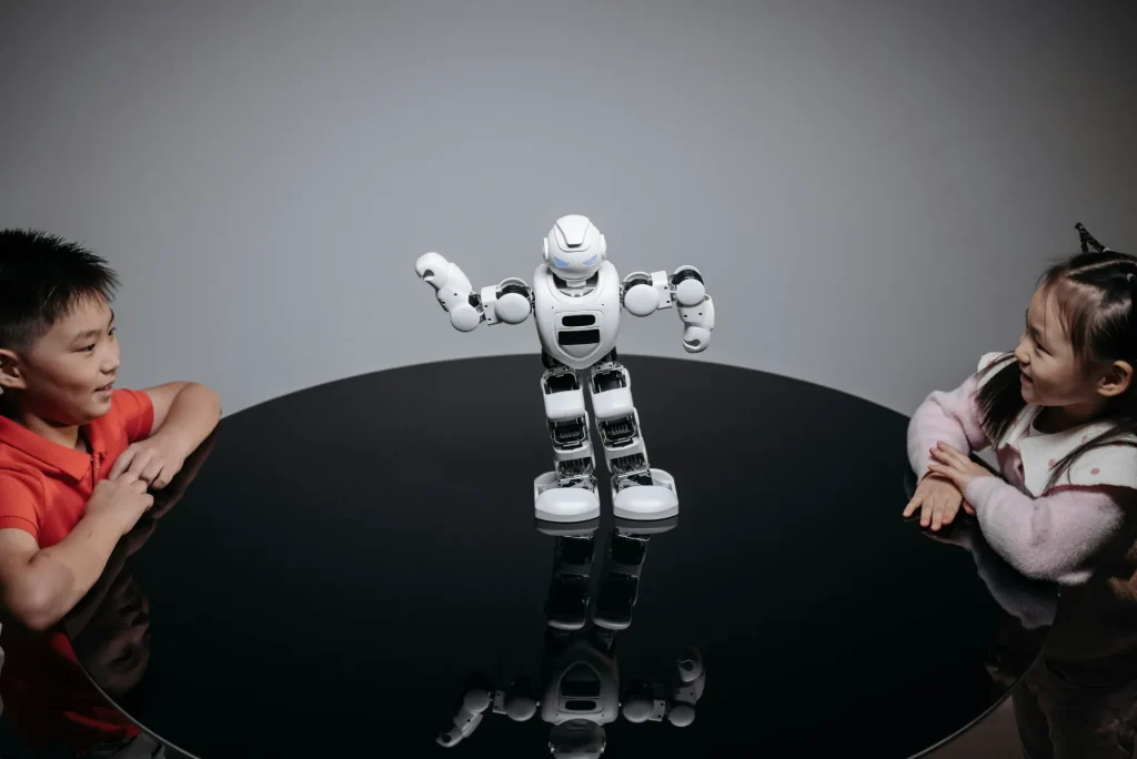Artificial intelligence tools assisting students and teachers in personalized learning