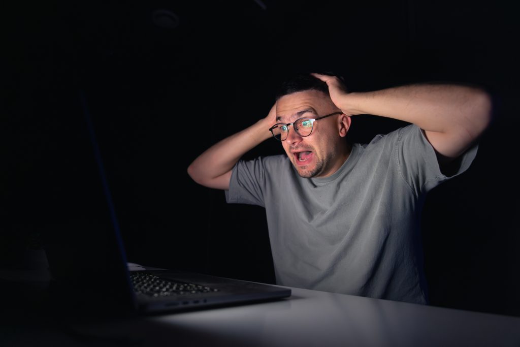 Frustrated user with slow computer vs happy user with optimized laptop